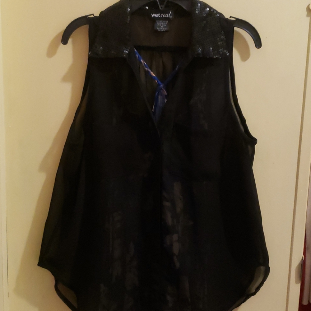 Clothes - Picture 3 of 8